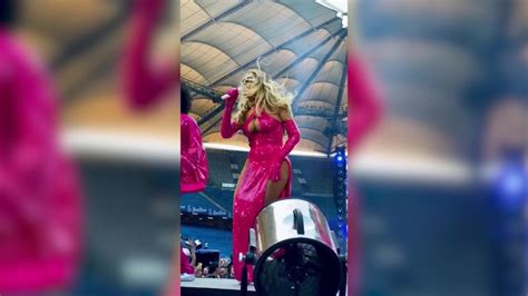 are beyonce's boobs fake